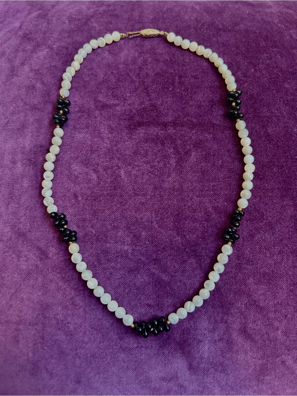 Vintage pearlescent gemstone necklace